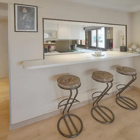 Frgk Athena Palm 1br Terrace, Ac & Ultra-fast Wi-fi Apartamento