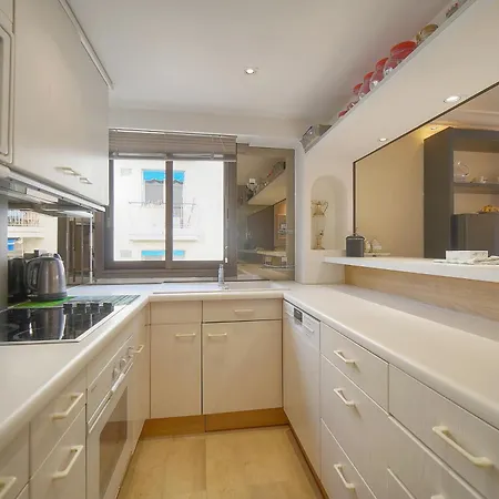 Frgk Athena Palm 1br Terrace, Ac & Ultra-fast Wi-fi * Cannes