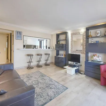 Frgk Athena Palm 1br Terrace, Ac & Ultra-fast Wi-fi Appartement