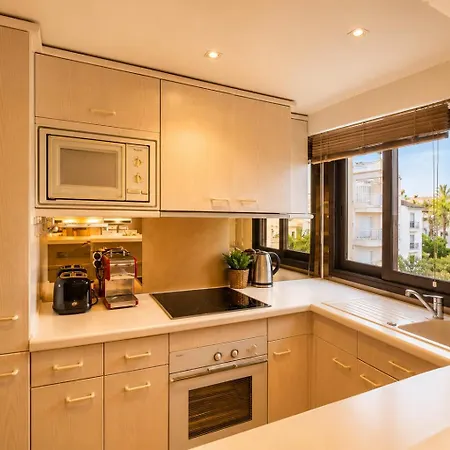 Frgk Athena Palm 1br Terrace, Ac & Ultra-fast Wi-fi Cannes